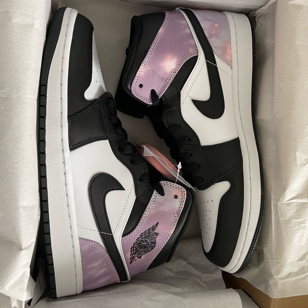 Air Jordan 1 MID SE Size: 9.5